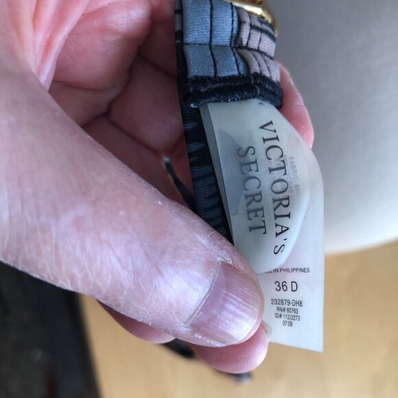 Victoria's Secret Padded Underwire Plunge Swim Halter Bikini Top - 36D NEW - Picture 3 of 8